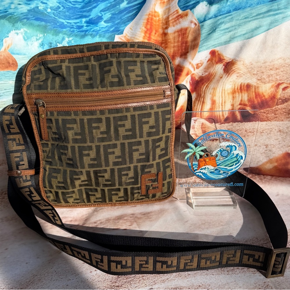 Perfect condition!! Authentic vintage Fendi Zucca print Crossbody Bag